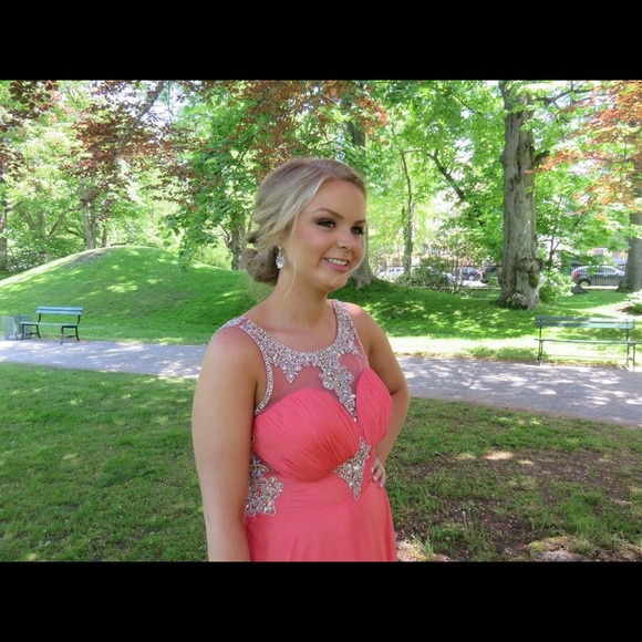 Prom dresss - Picture 2 of 2